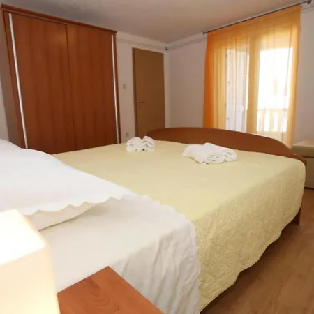 Lägenhet One-bedroom With Terrace And Sea View A1 *