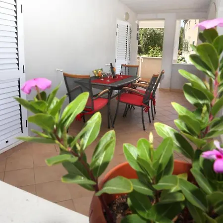 One-bedroom With Terrace And Sea View A1 Trogir