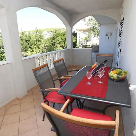 One-bedroom With Terrace And Sea View A1