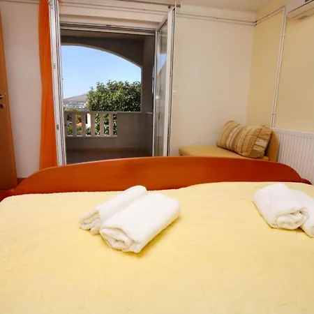 One-bedroom With Terrace And Sea View A1 Apartman