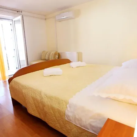 One-bedroom With Terrace And Sea View A1 Апартаменты