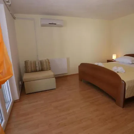 One-bedroom With Terrace And Sea View A1 Трогир