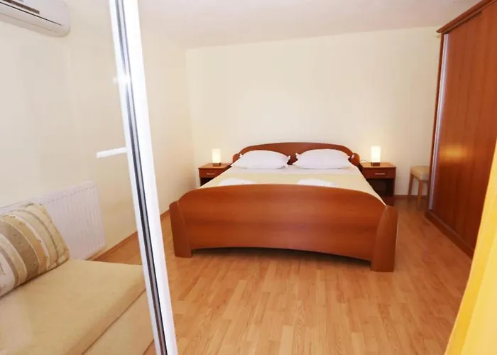 One-bedroom With Terrace And Sea View A1