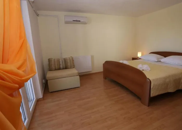 One-bedroom With Terrace And Sea View A1 Trogir