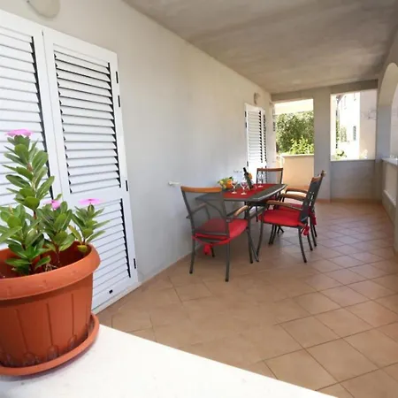 アパート One-bedroom With Terrace And Sea View A1 トロギール