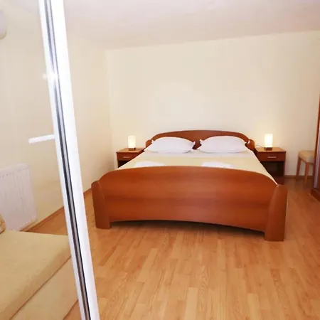 One-bedroom With Terrace And Sea View A1