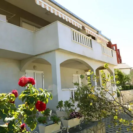 One-bedroom With Terrace And Sea View A1 アパート *